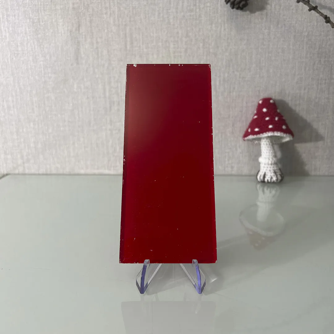 Фото стекло цветное Лакобель № 1586 красное