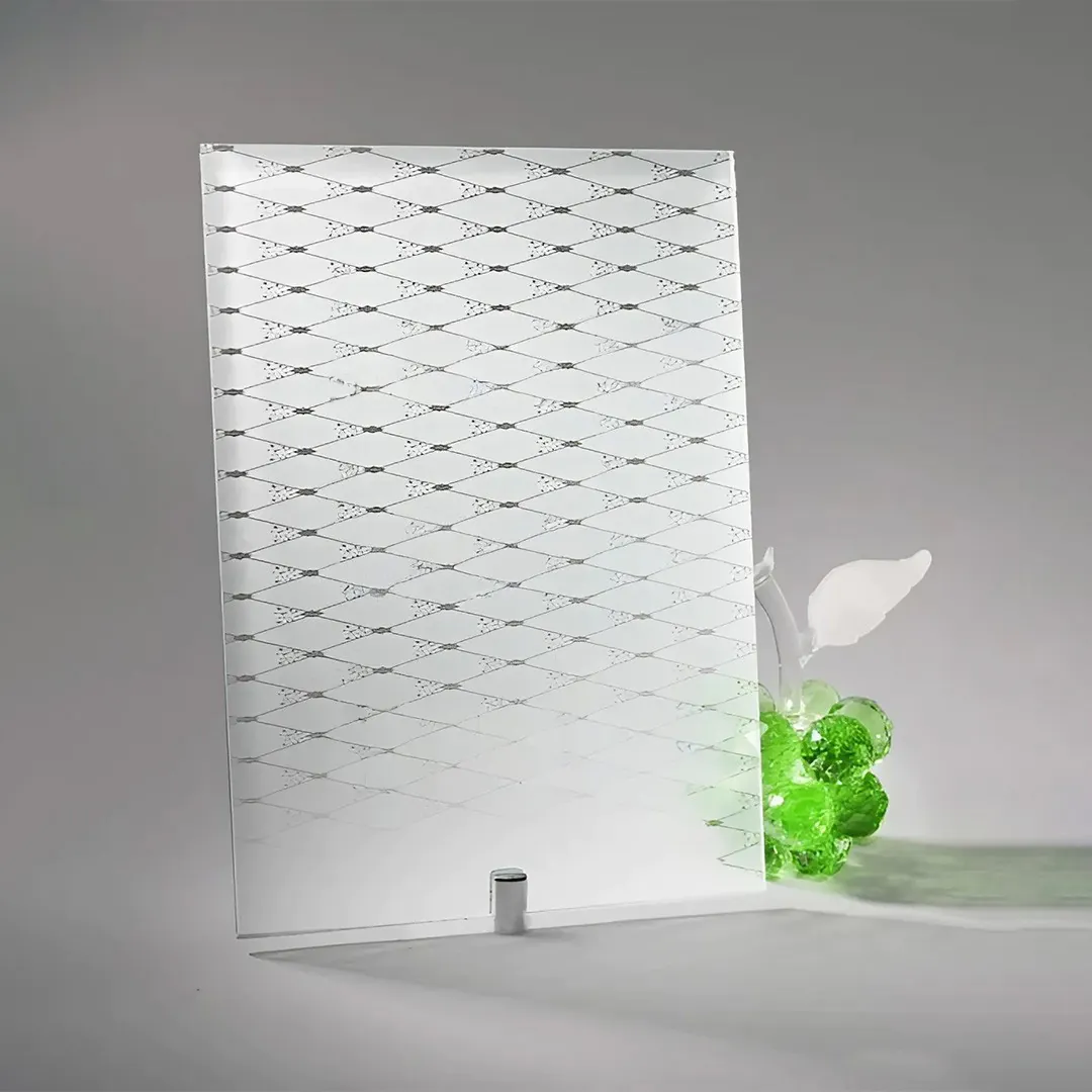 Фото стекло узорчатое матовое модель Матрикс бесцветное